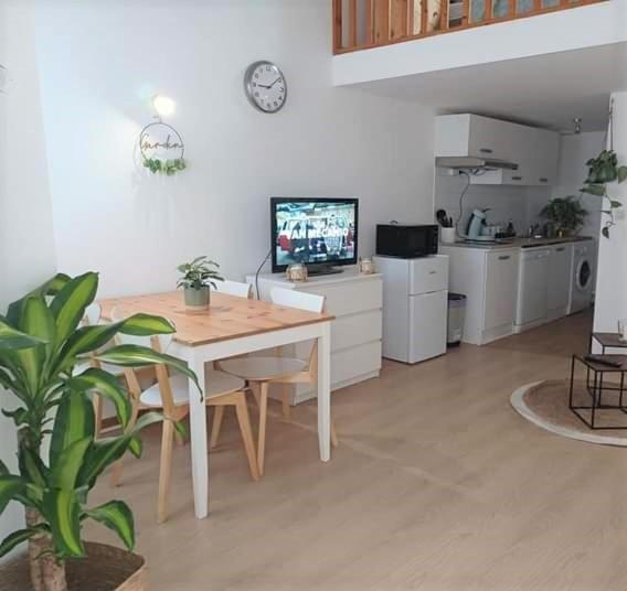 Duplex A La Gare Du Mans Panzió Le Mans Kültér fotó